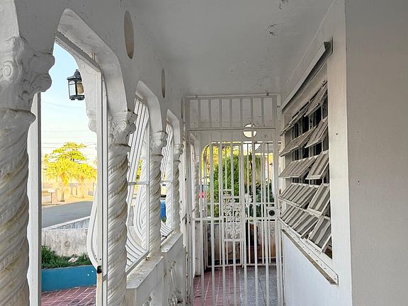 3rd image of 149 Calle 7