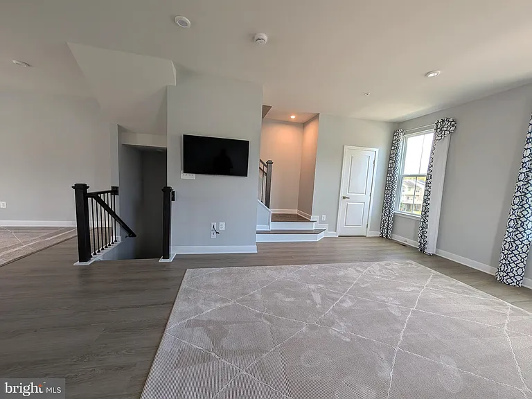 8445 Hamlin St — Photo 5
