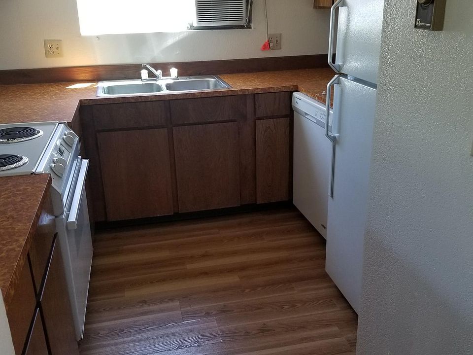 2nd image of 121 Valley View Dr