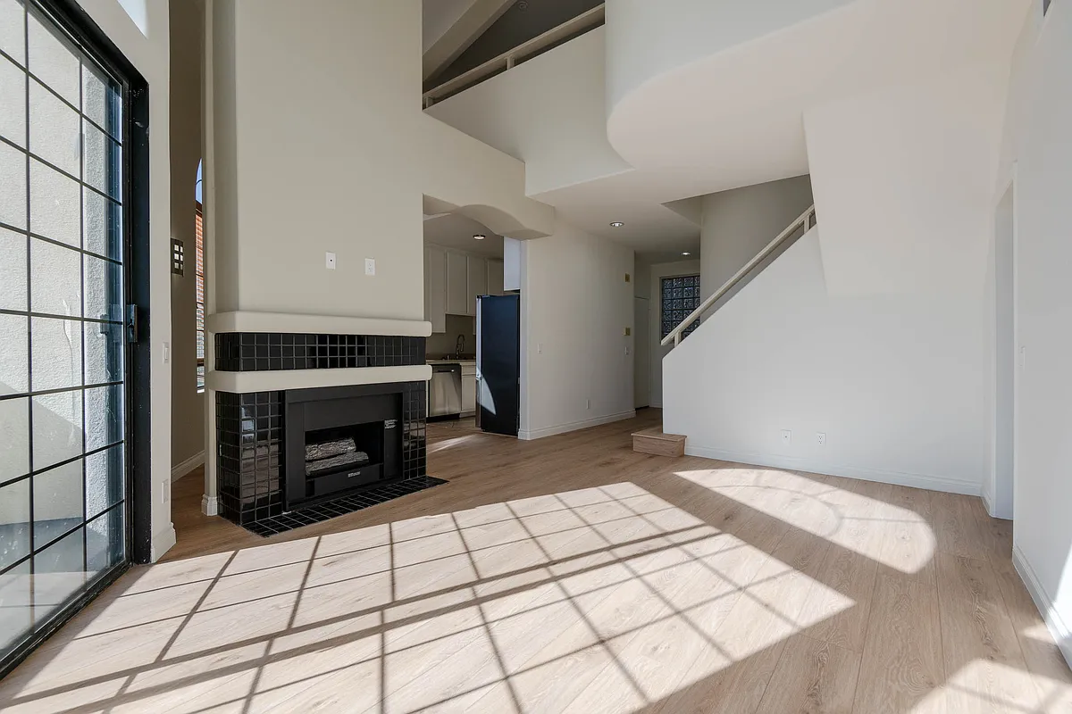 Building Photo - 12810 Caswell Ave #204