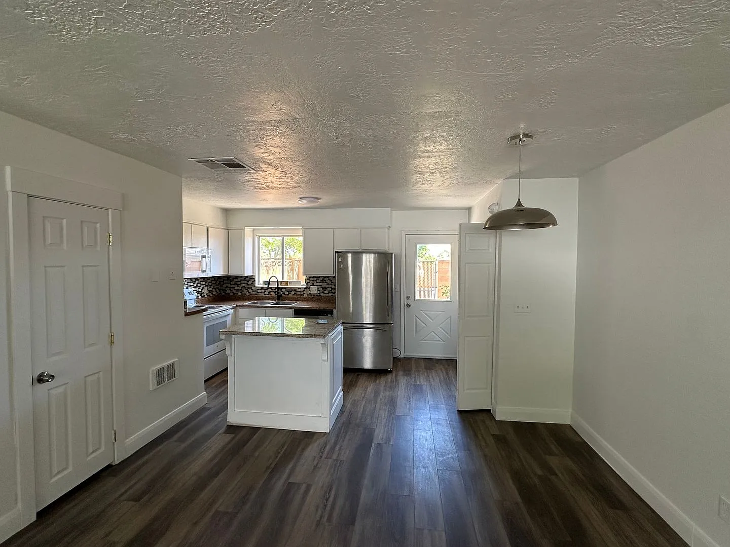 Apartment in Colorview — Photo 3