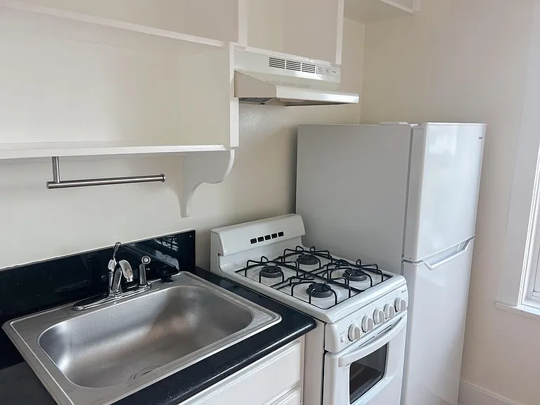 4440 Burns Ave #11 — Photo 10