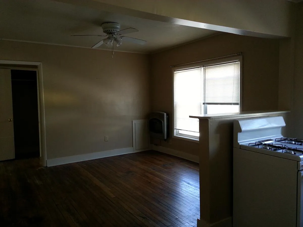 105 E 21st Street — Photo 3