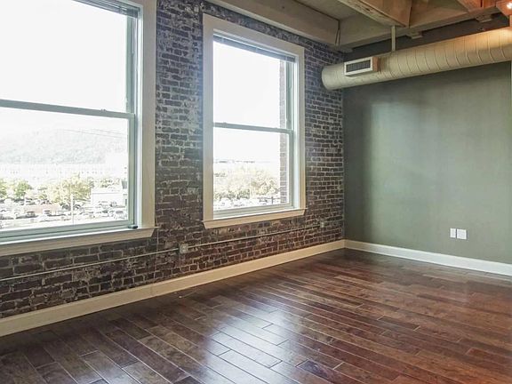 2nd image of 246 E 11th St APT 505