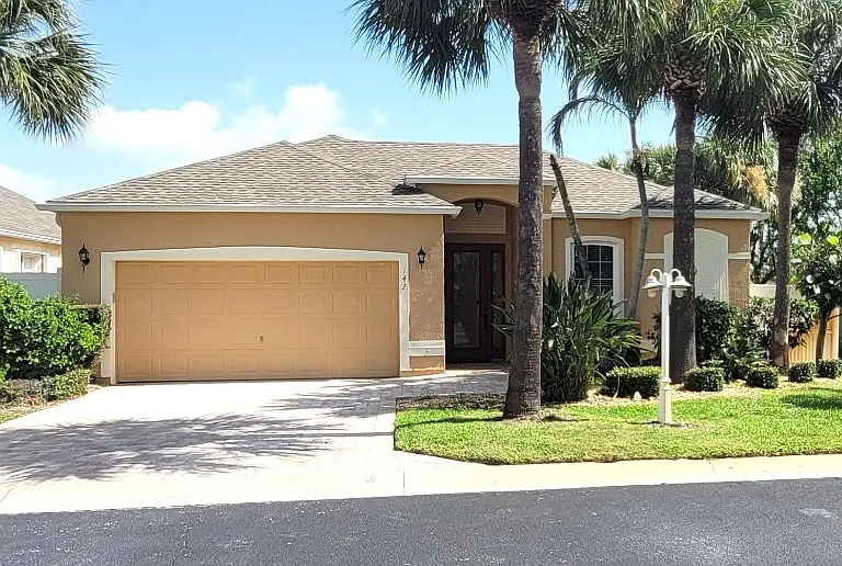 142 Babylon Ln — Photo 1