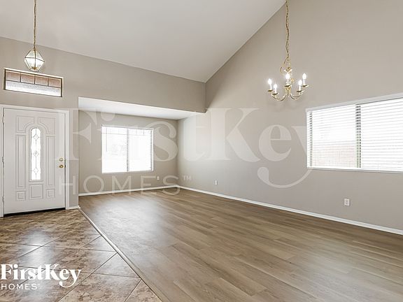 4th image of 3256 W Huntington Dr