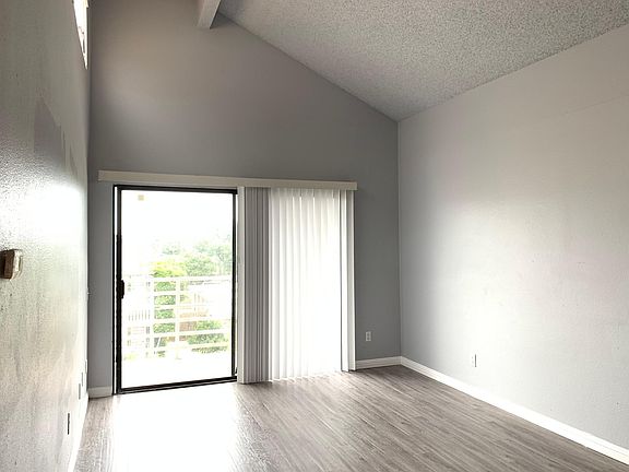 5th image of 337 Redondo Ave