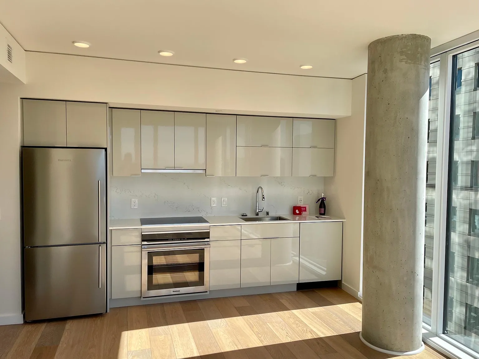 1 bed, 605 sqft, $2,400 — Photo 2