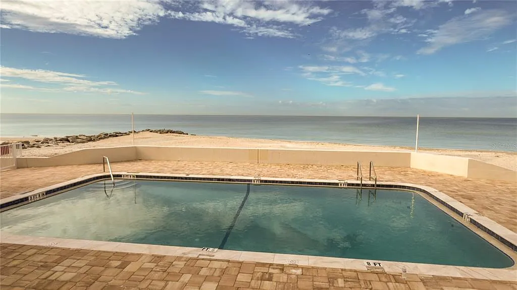 2 bed, 2.0 bath, 981 sqft, $8,000 — Photo 3