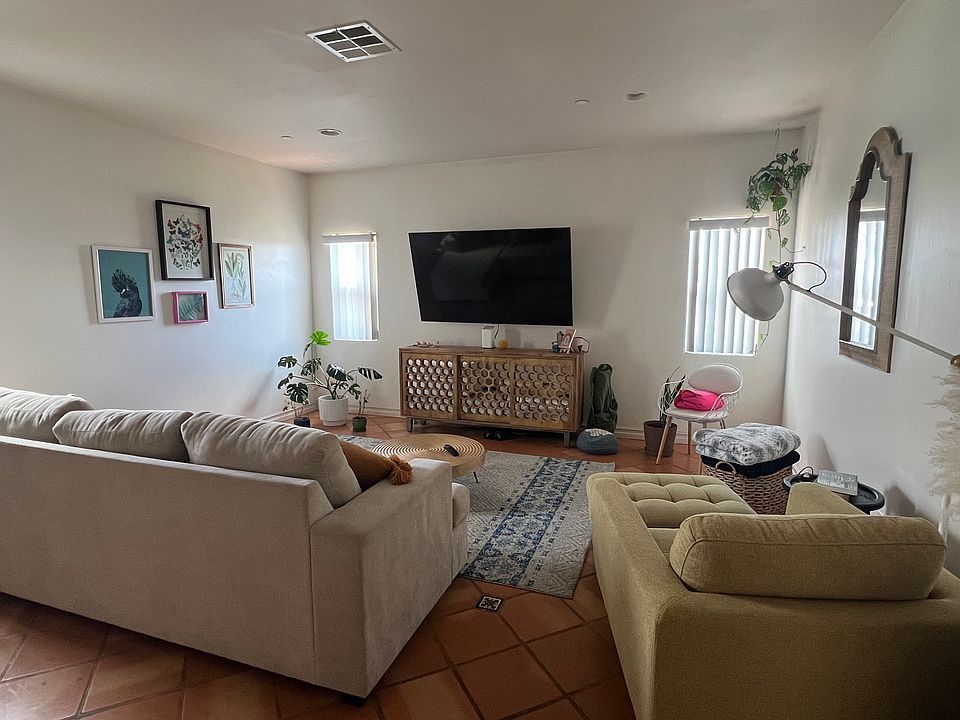1st image of 2712 Treat St #2712