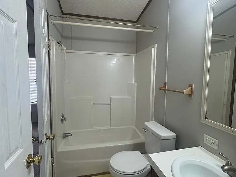 142 Oak St — Photo 5