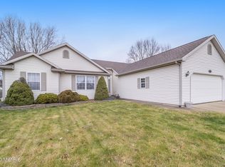 2880 Mandarin Grove Ln, Kalamazoo, MI 49004