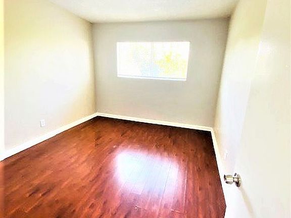 5th image of 615 Cerritos Ave APT 6