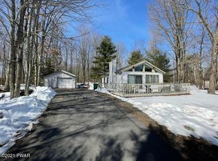 11 Cottonwood Dr, Hawley, PA 18428