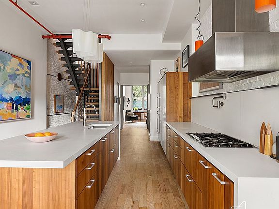 4th image of 237 W 120th St