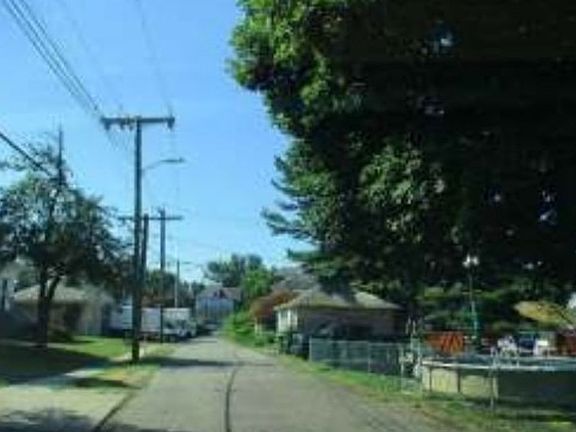 Exterior Neighborhood (street photo)