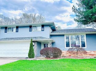 6715 Thoreau Dr, Parma, OH 44129