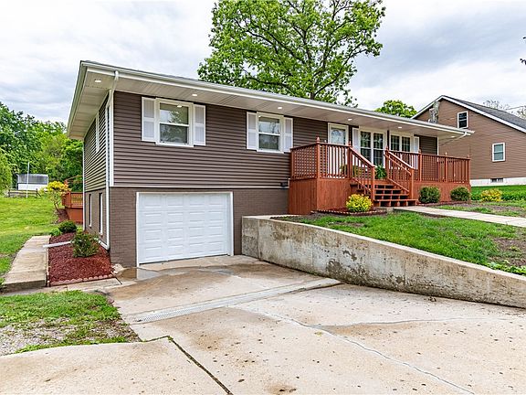 3rd image of 624 Woodland Dr