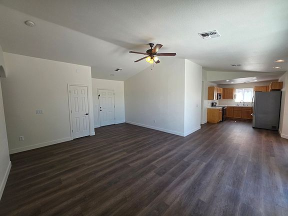 5th image of 2086 E Jamie Rd