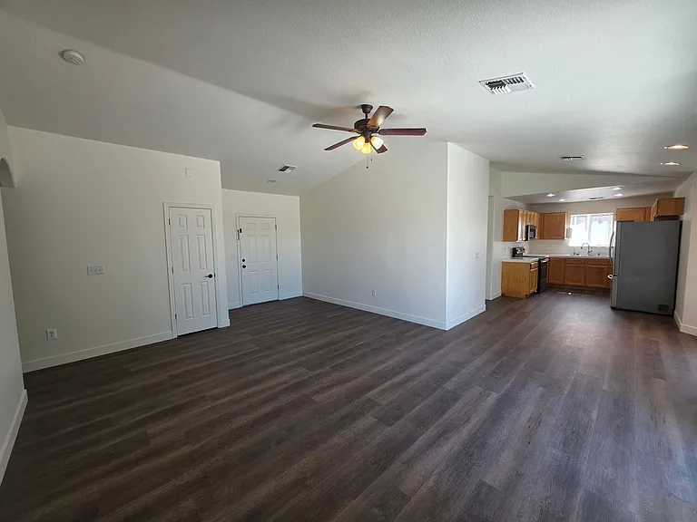 2086 E Jamie Rd — Photo 5