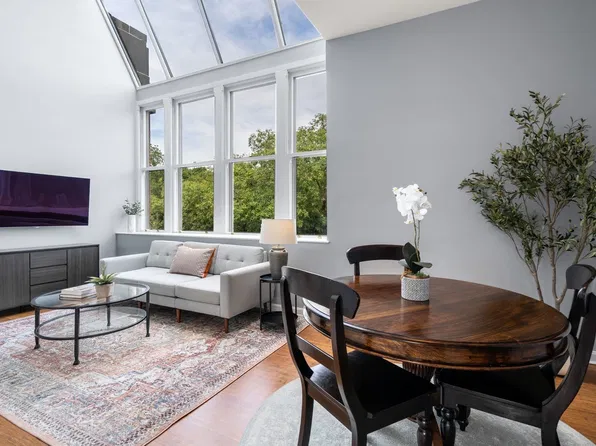60 Glen Rd #303, Brookline, MA 02445