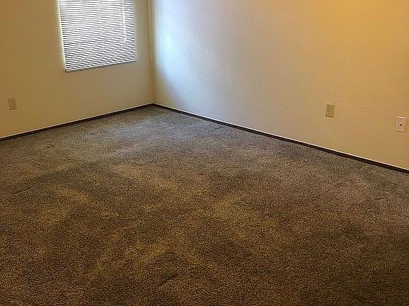 5th image of 1005 Echo Ln