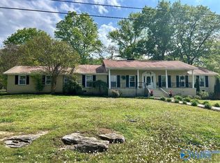 22 Livingstone Ln, Decatur, AL 35603