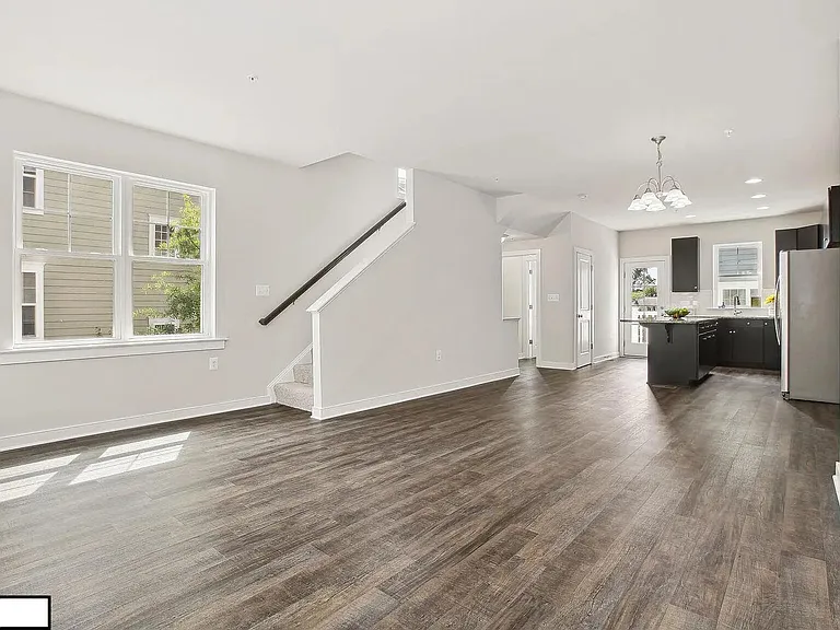 208 E Pennsylvania Ave — Photo 5