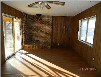 3rd image of 3401 Luewan Dr