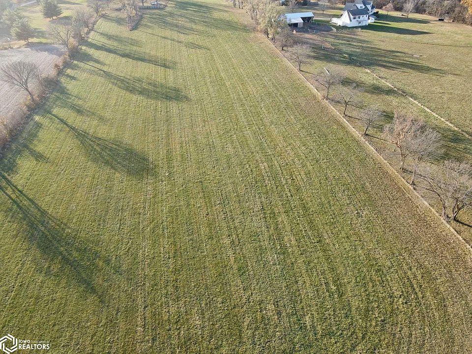 2nd image of 746 Lake Rd