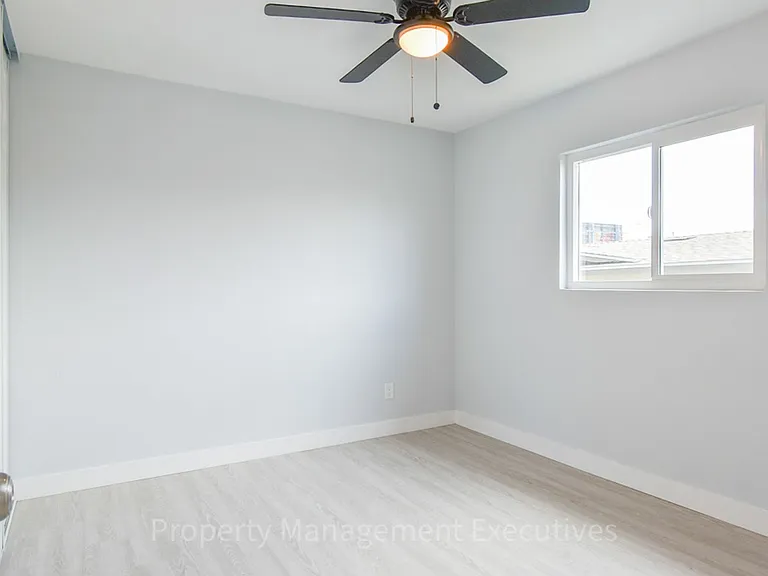 Remodeled 2 Bedroom, 1 Bath Apartment — Photo 8