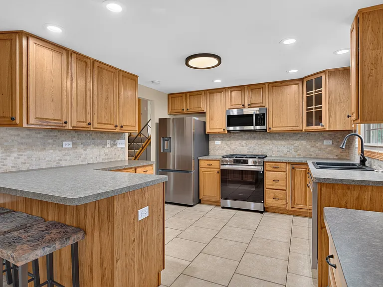 135 Jeffery Ln — Photo 10