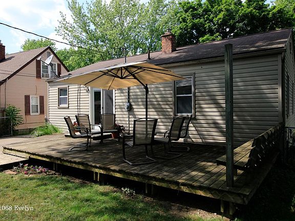 5th image of 1068 Evelyn Ave