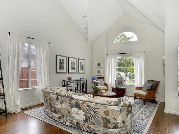 4th image of 409 Camberly Way