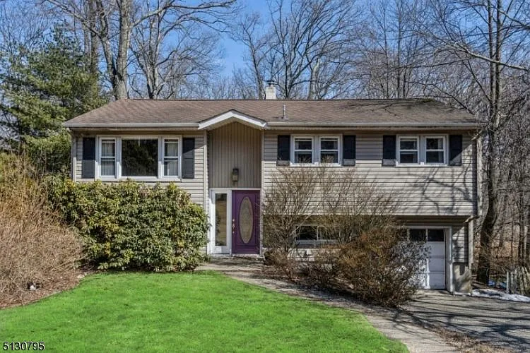 61 Mountain Ave photo 1
