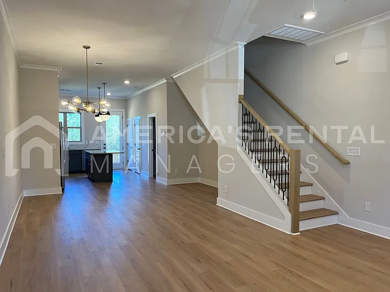 4826 Silas Ave — Photo 4