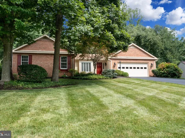 9743 S Park Cir, Fairfax Station, VA 22039