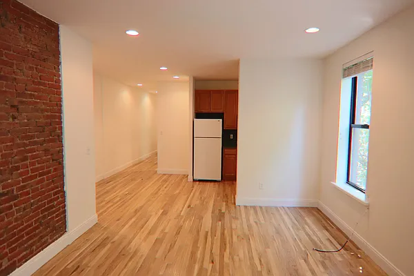 Rented by PMG Real Estate  | media 34