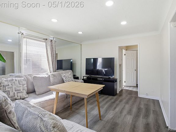 4th image of 16240 Manning St