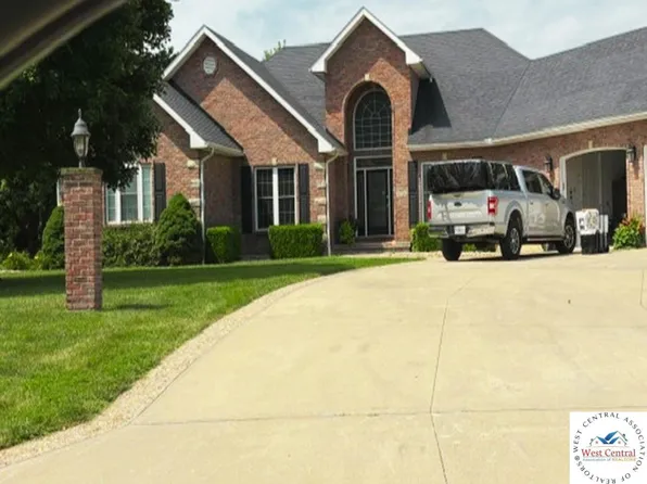 2290 W Country Club Dr, Sedalia, MO 65301