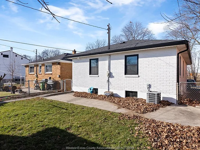 960 Janette Ave — Photo 24