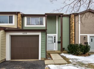 609 Barberry Ln #609, Wheeling, IL 60090
