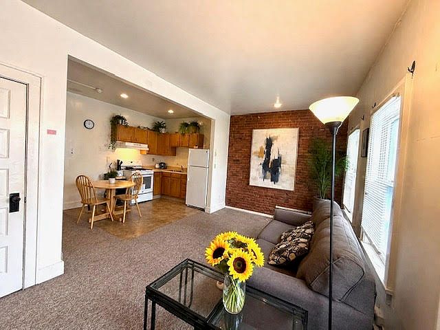 Loft style living with brick walls and open spaces. Virtually staged.
Furnished apartment.
