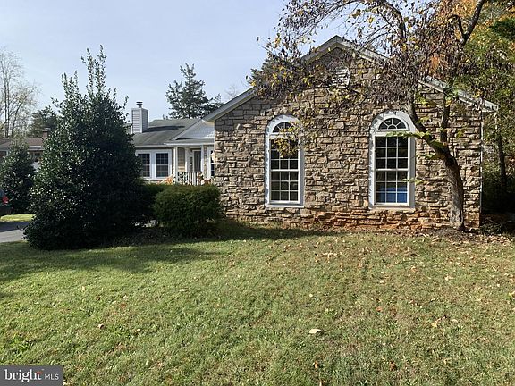3rd image of 109 Fairfax Ln