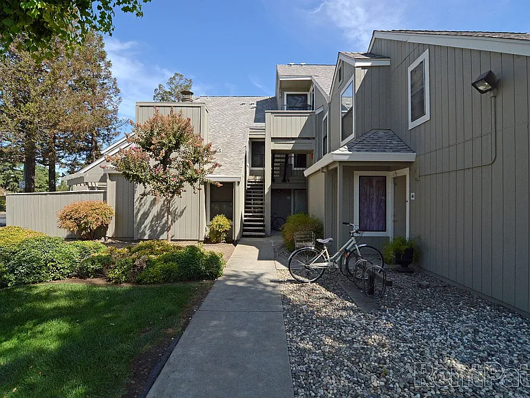 Eastlake Apartments — Photo 91