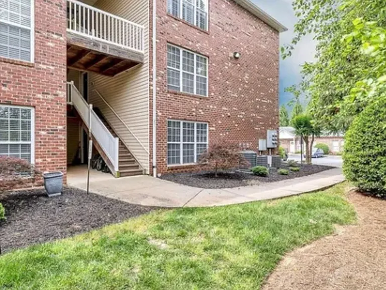 3712 Cotswold Ave #B — Photo 2