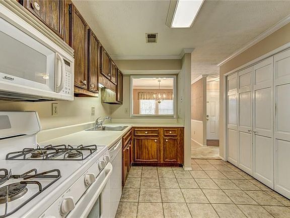 5th image of 408 Countryside Ln SE
