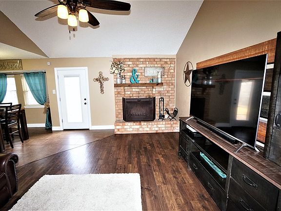 3rd image of 4612 Lamont Ave