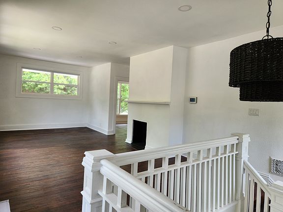 4th image of 2422 Felix St