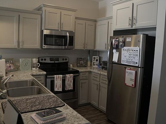 3rd image of 223 Herschel Dr APT A